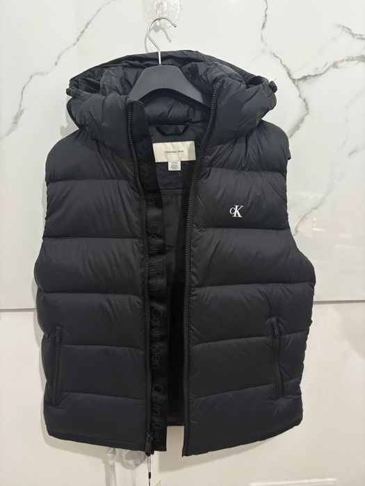 Calvin Klein - vesta puffer (imblanita, gluga detasabila)