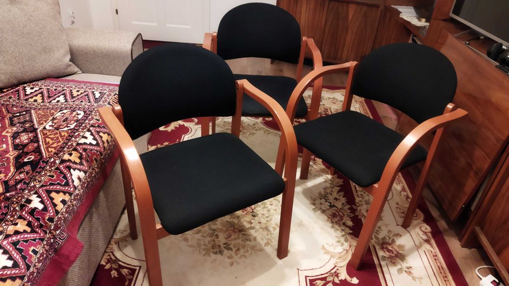 Vand 3 scaune pentru birou