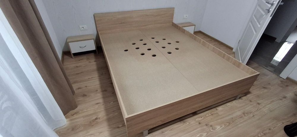 Pat matrimonial cu noptiere și saltea