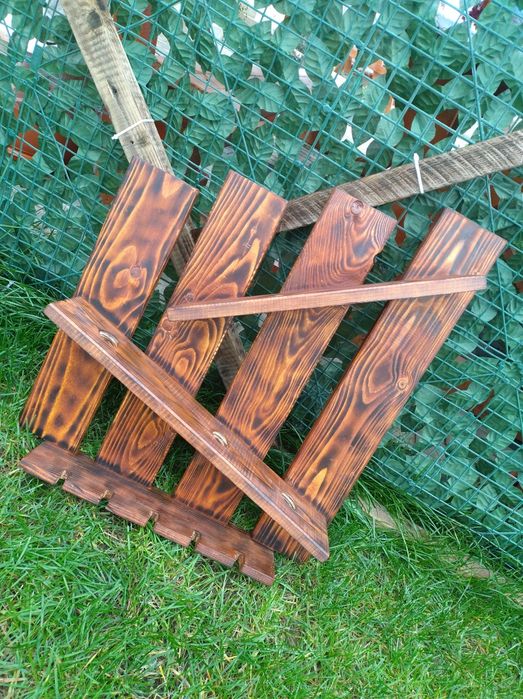 Suport din lemn pentru sticle