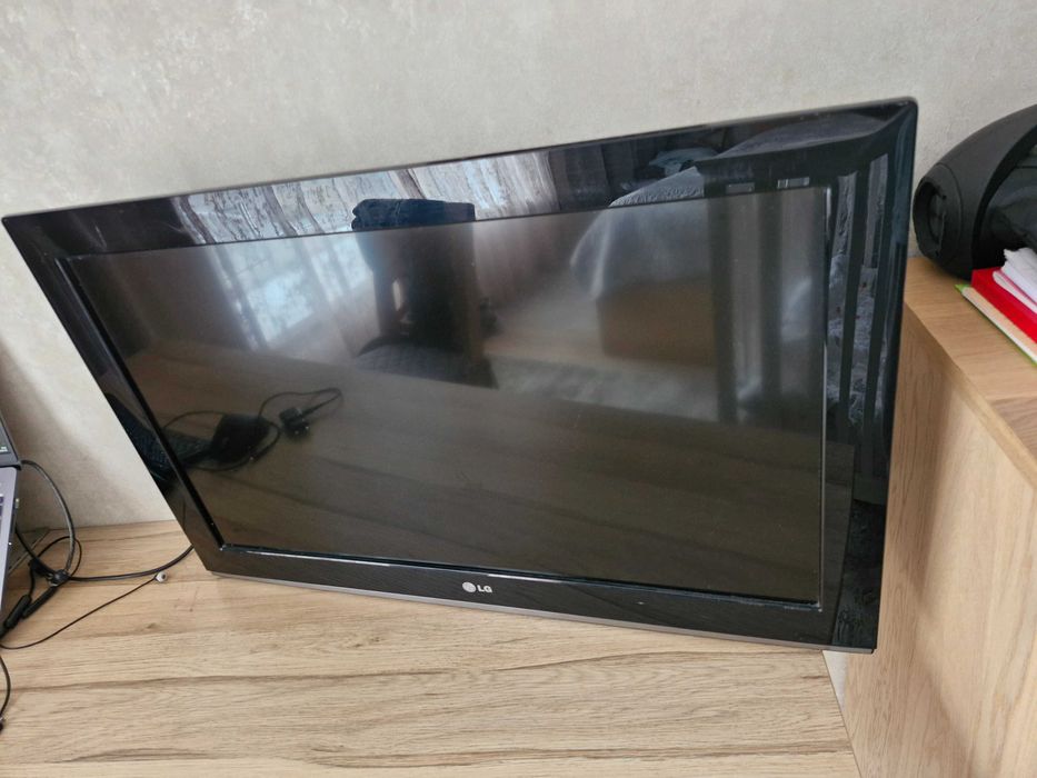 Телевизор LG 32LD341 цена 20 000 тенге с кронштейном состояние б/у