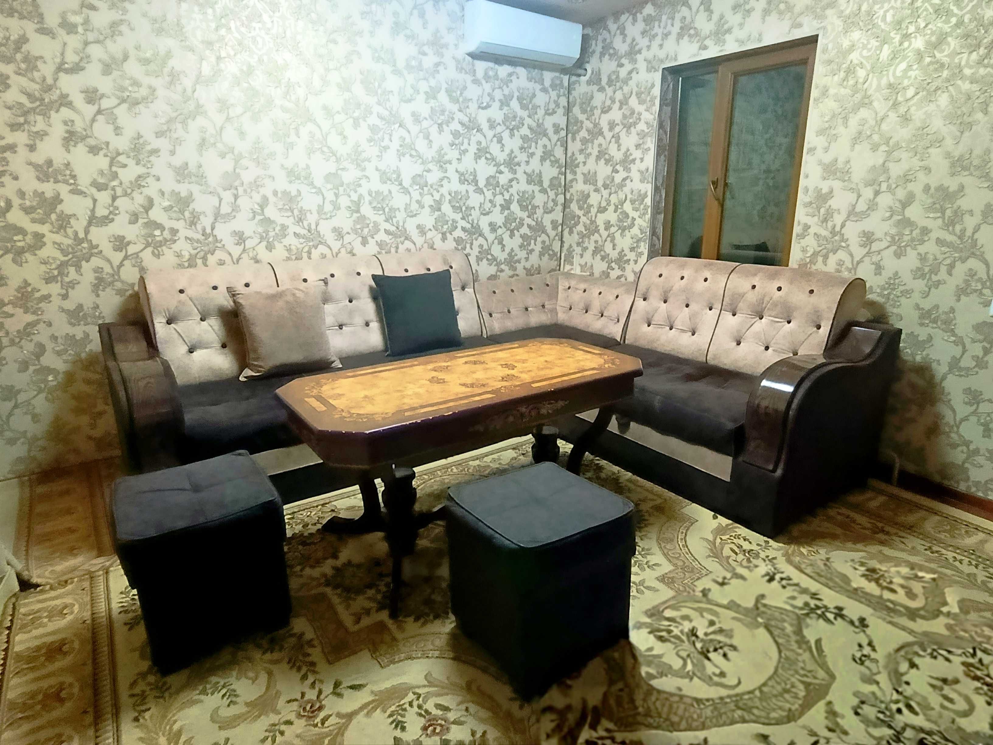 Divan Ugolok 2 ta pufik bor +stoli alohida 150 min