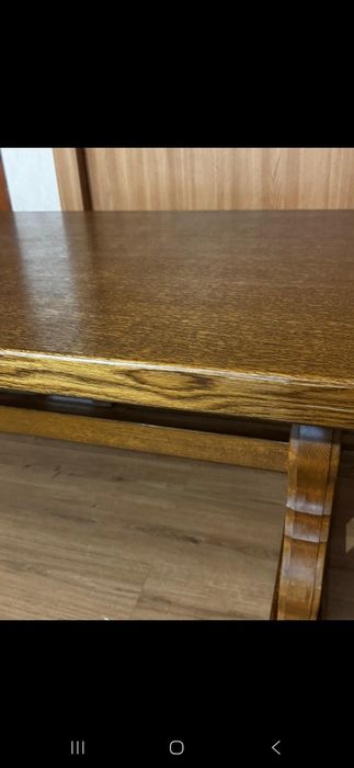Masa din lemn masiv