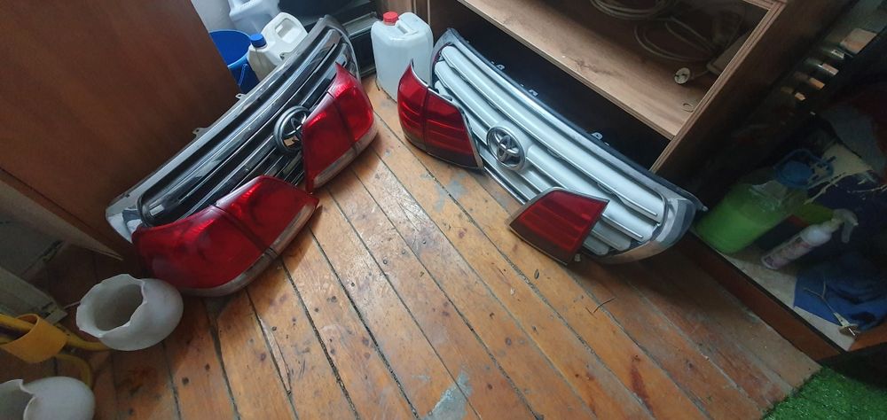 Продаеются Задние фары Лэнд Крузер 200