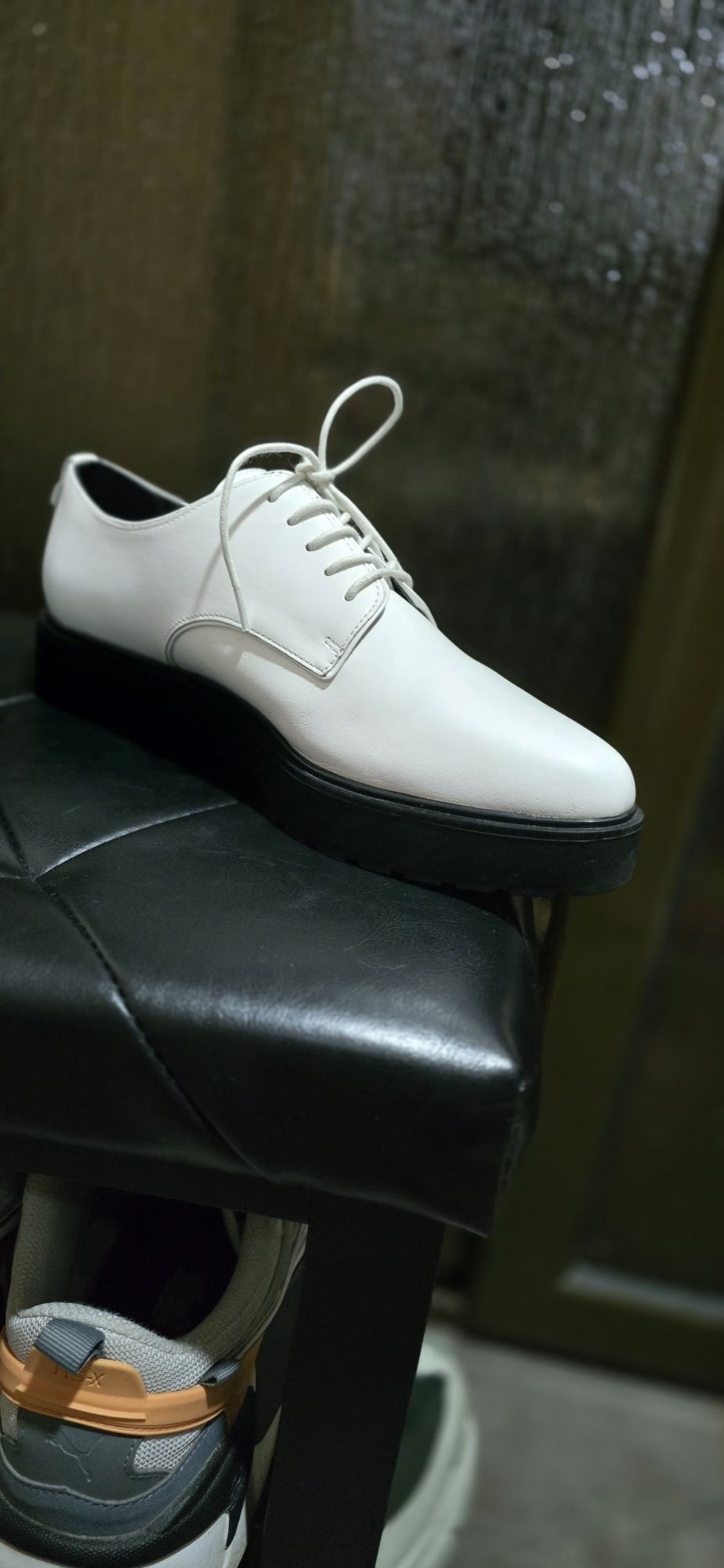 Vând pantofi Calvin Klein