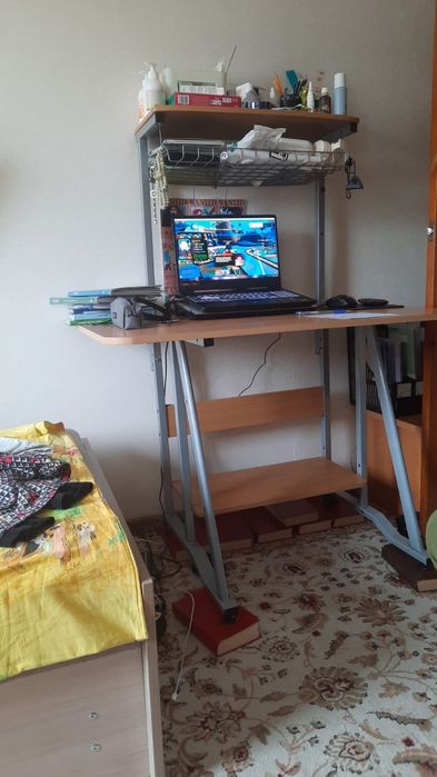 Продам компьютерный стол