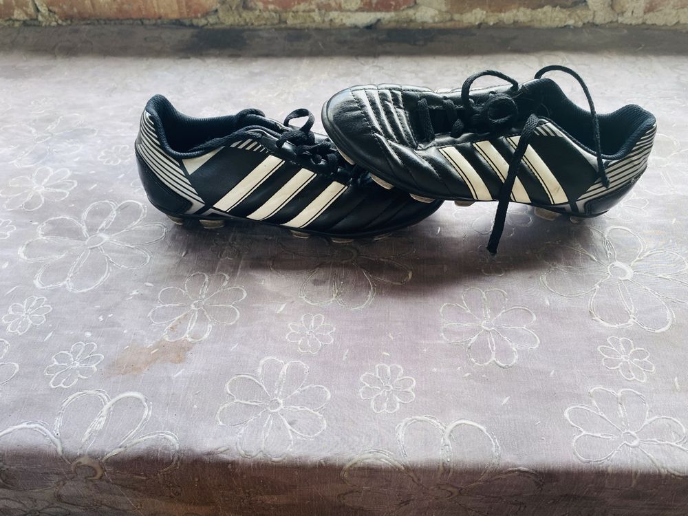 Футболни обувки Nike, Adidas, Umbro