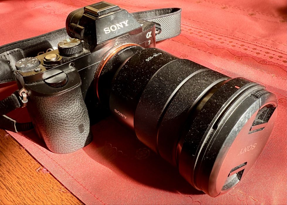 Sony E PZ 18-105mm f/4 G OSS – preț avantajos
