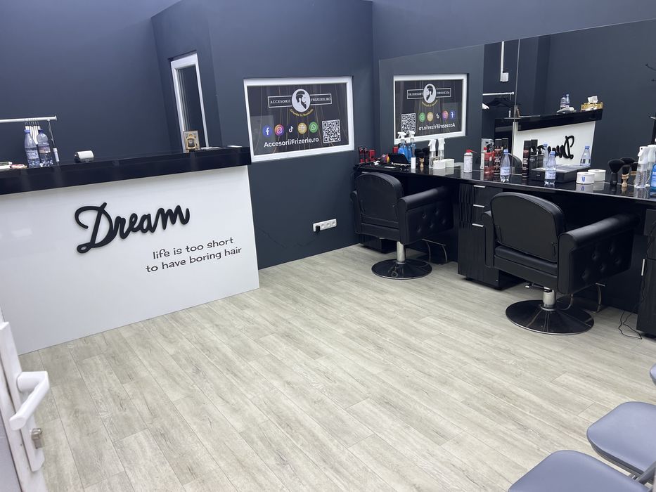 Tuns gratuit in cadru Scolii de Frizerie