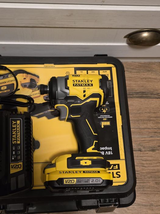 Masina de insurubat cu impact Stanley Fatmax SFMCF810B