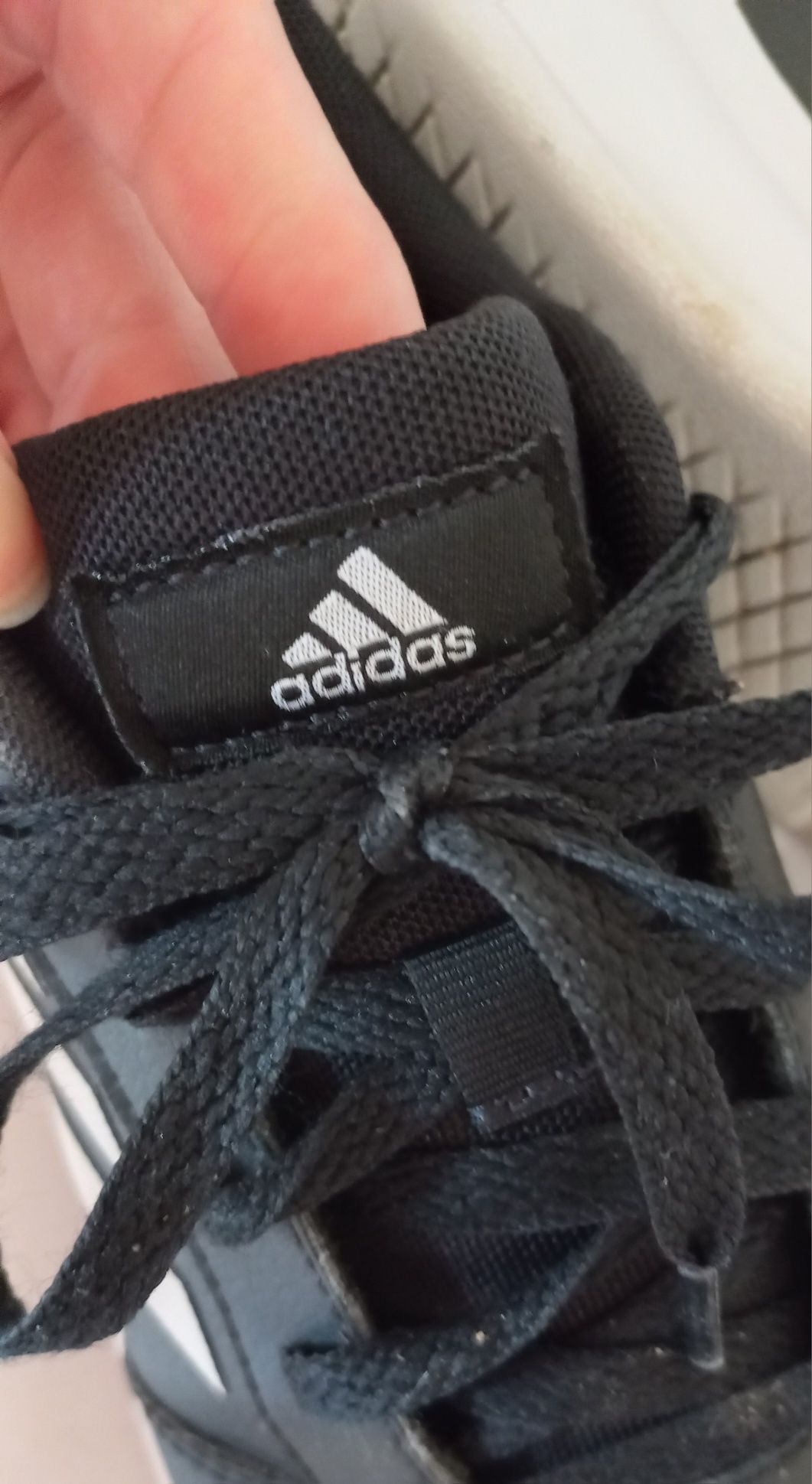 Adidas оригинални детски кожени маратонки - размер 39,5