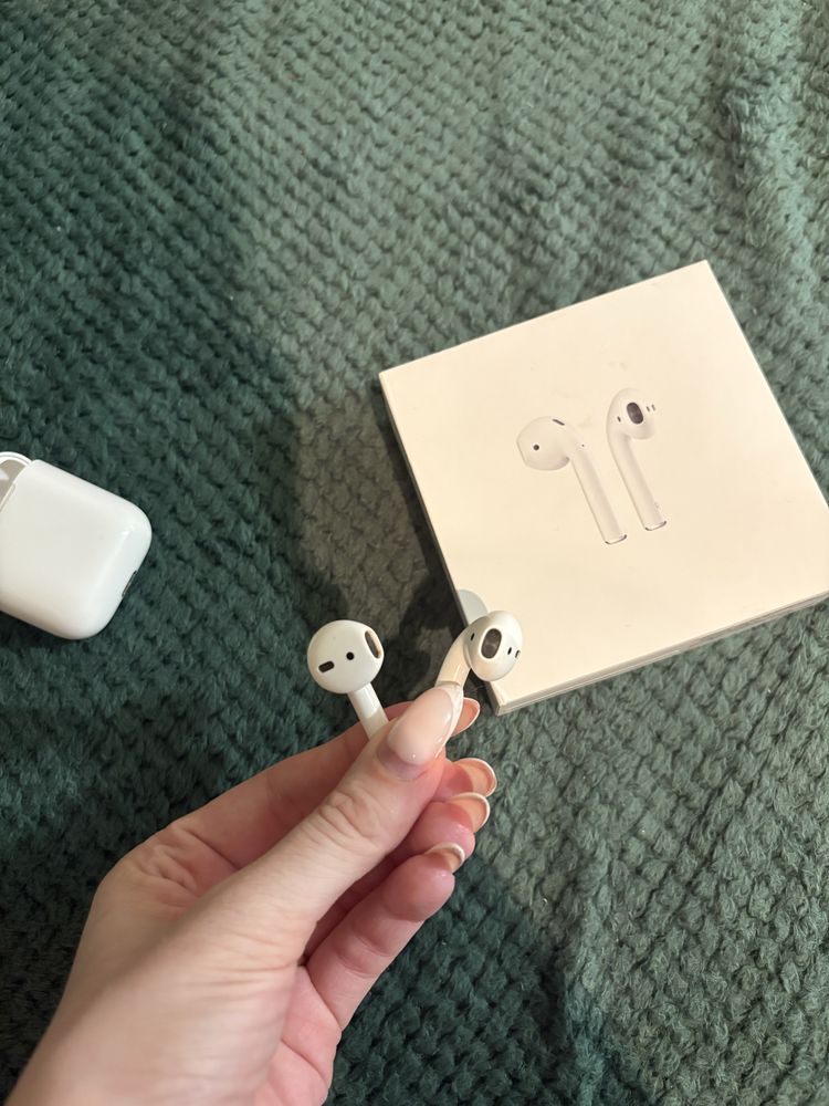 СРОЧНО Продам AirPods 1, оригинал, торг