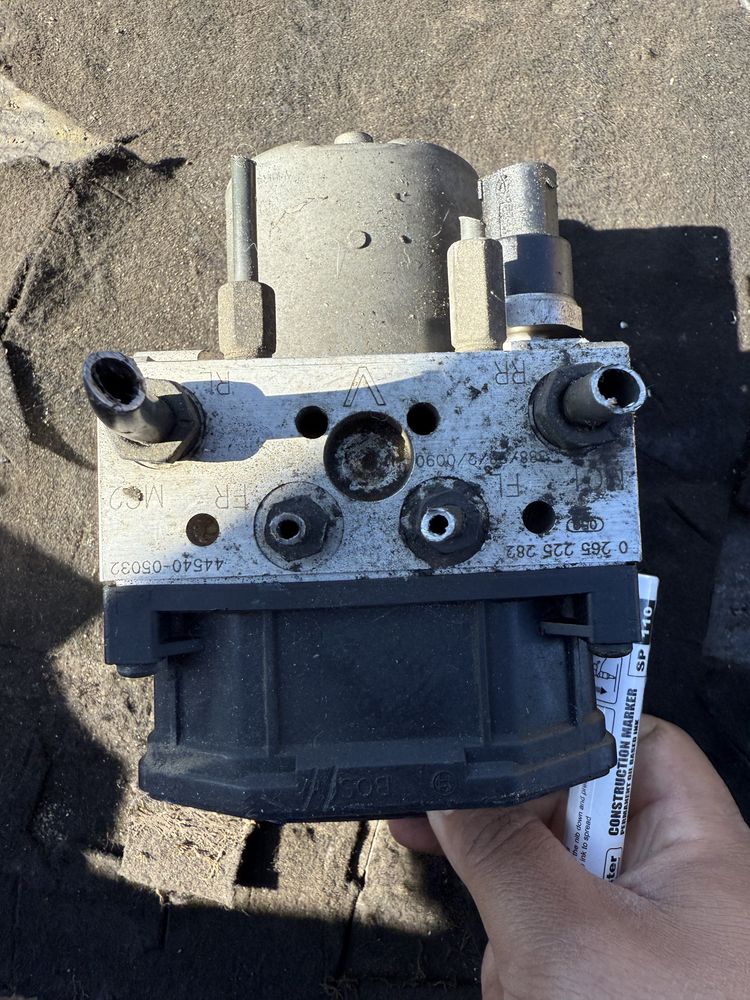 Abs помпа модул Абс Toyota AVENSIS  Bosch ABS Pump