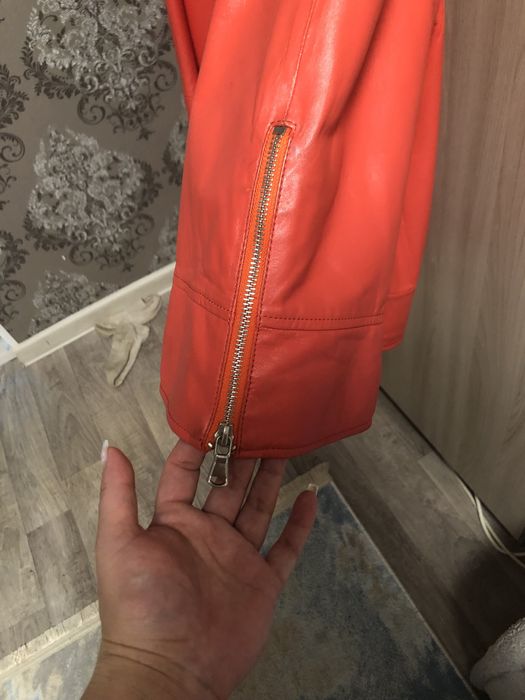 Продам женскую куртку