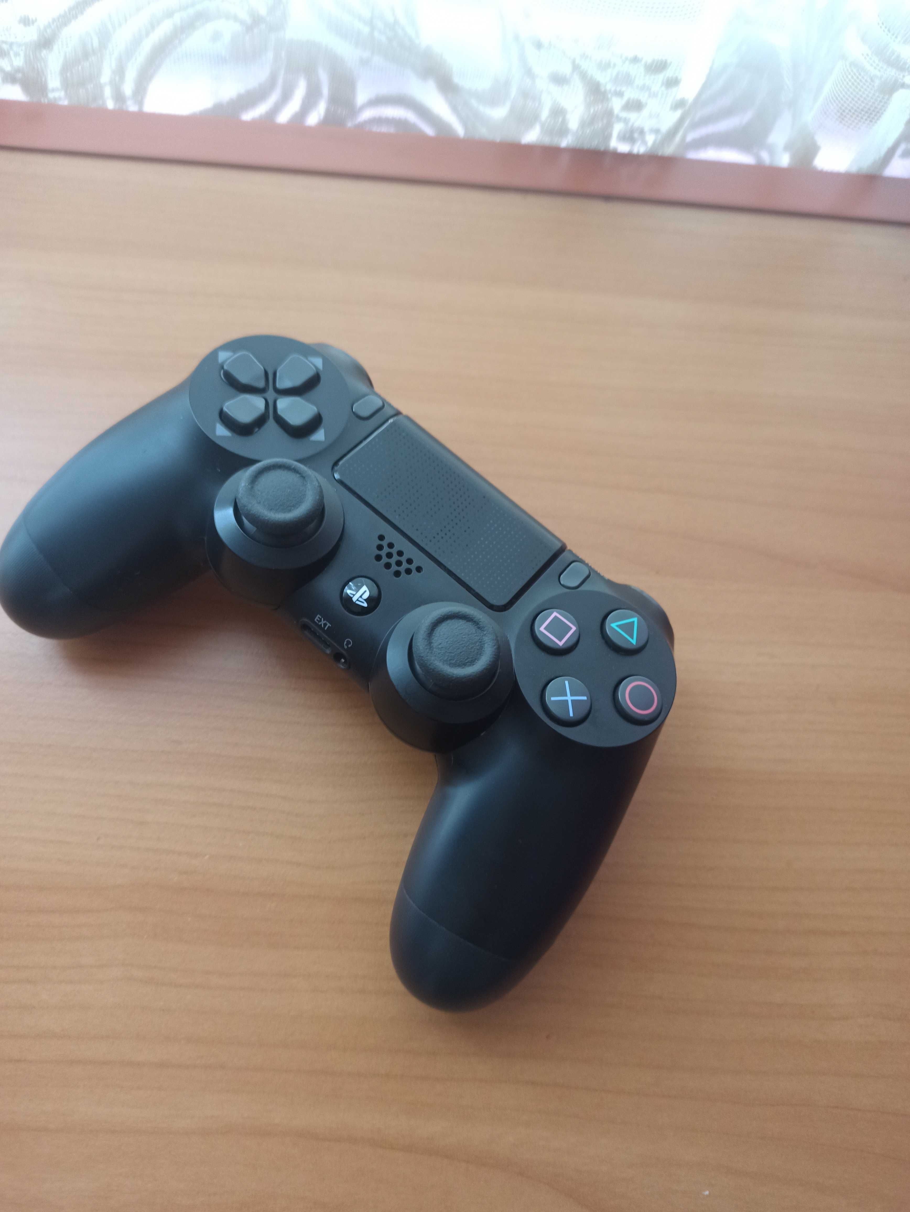 Playstation 4 slim с един джойстик+1 игра