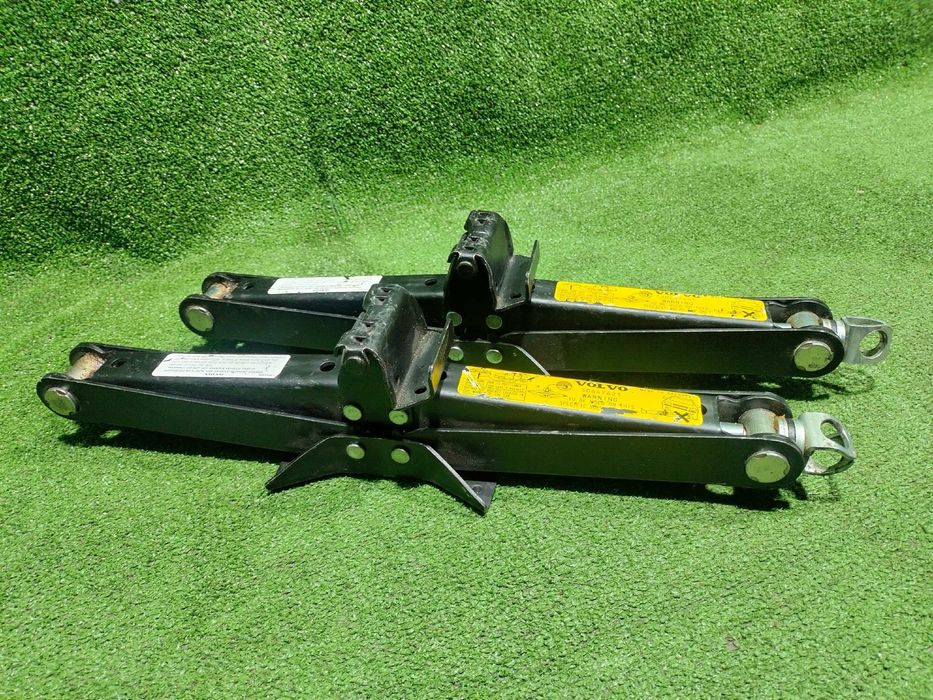 Продам Оригинальный домкрат на Volvo XC90