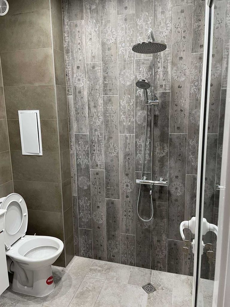 Дава се под наем Двустаен апартамент в Асеновград - 70 кв.м за 459 € - Снимка #2