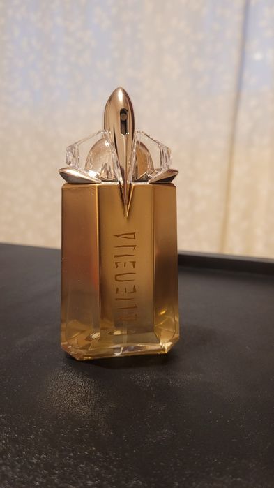 Apa de parfum Alien Goddess de la Mugler, nou cu eticheta