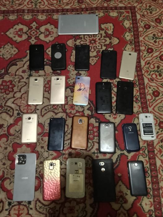 Продам телефоны.