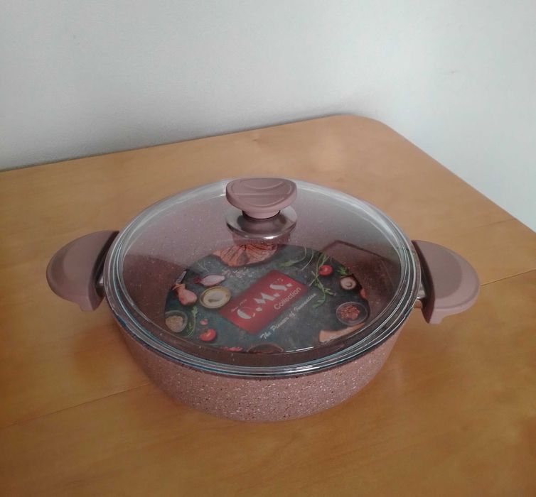 Кастрюля-сотейник новая