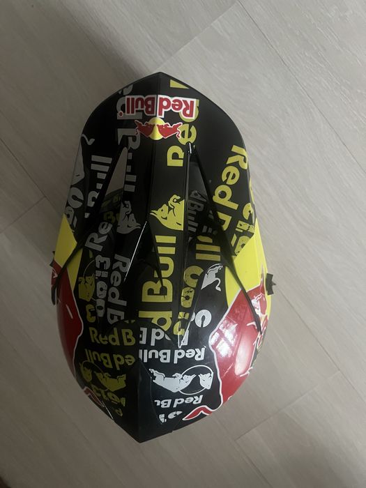 Casca de protectie redbull