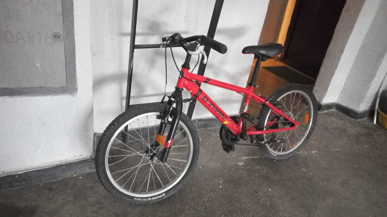 Vând bicicleta copil.