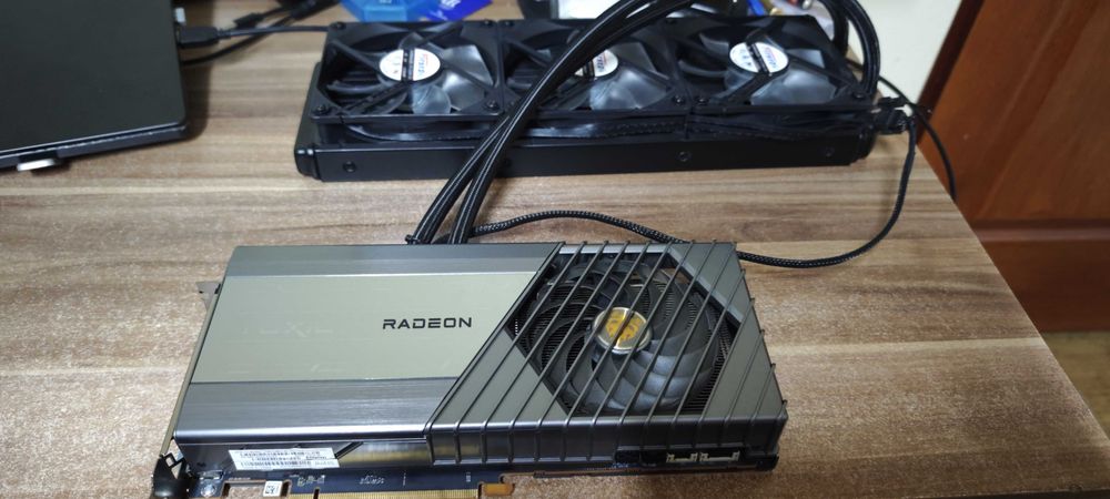 Placă video Sapphire TOXIC AMD Radeon RX 6900 XT 16GB – Răcire pe Apa