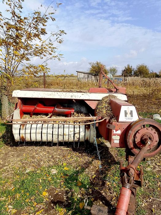Vând presa de balotat