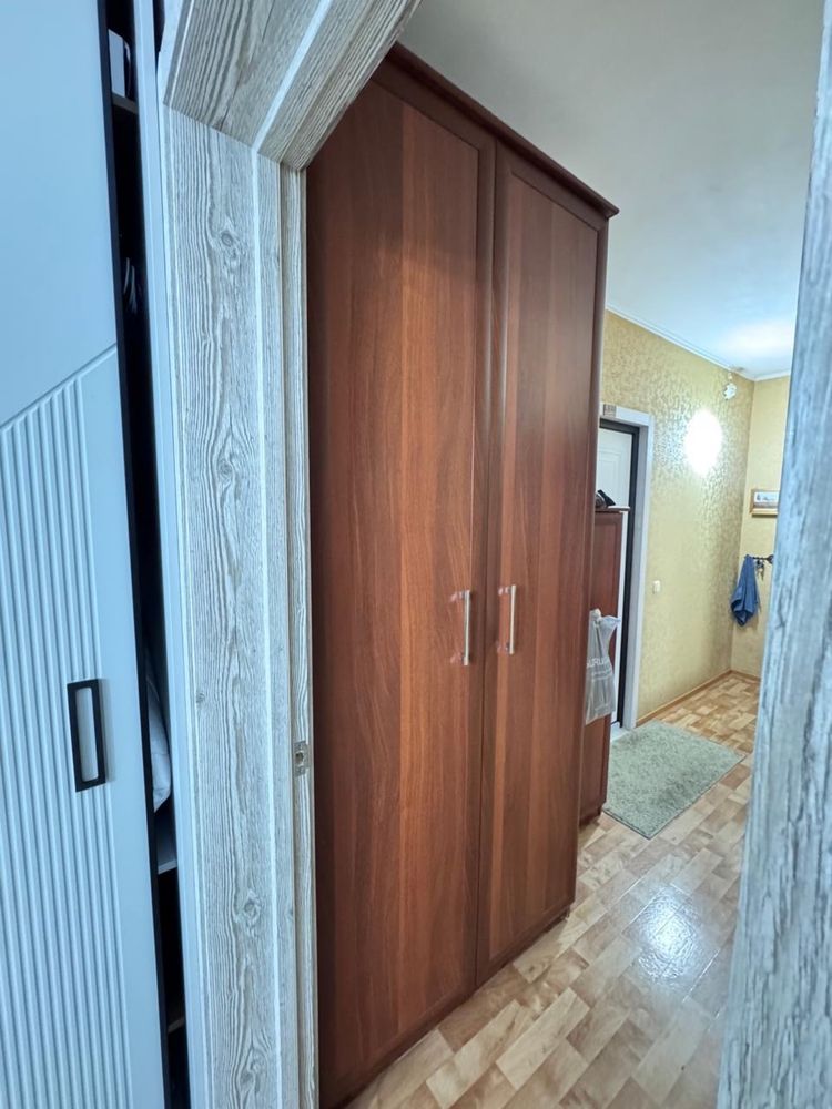 Продам шкаф в прихожую