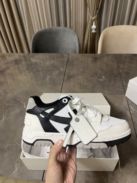 Off White Out of office