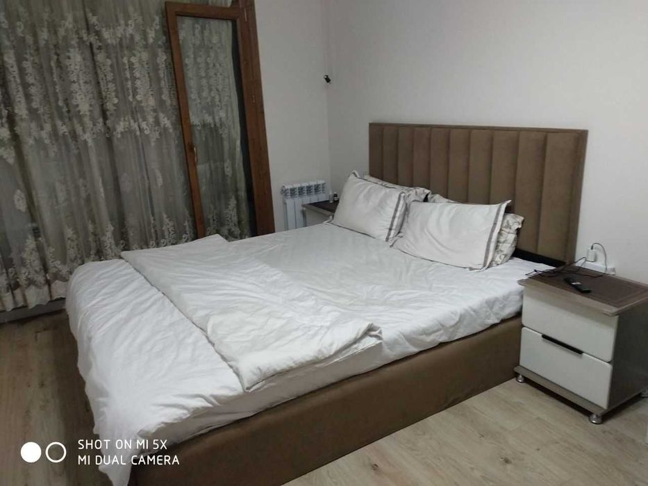 Продам комплект спальной мебели: кровать, шкафы, тумбы и тд.