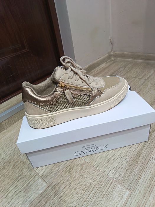 Дамски бежеви кецове