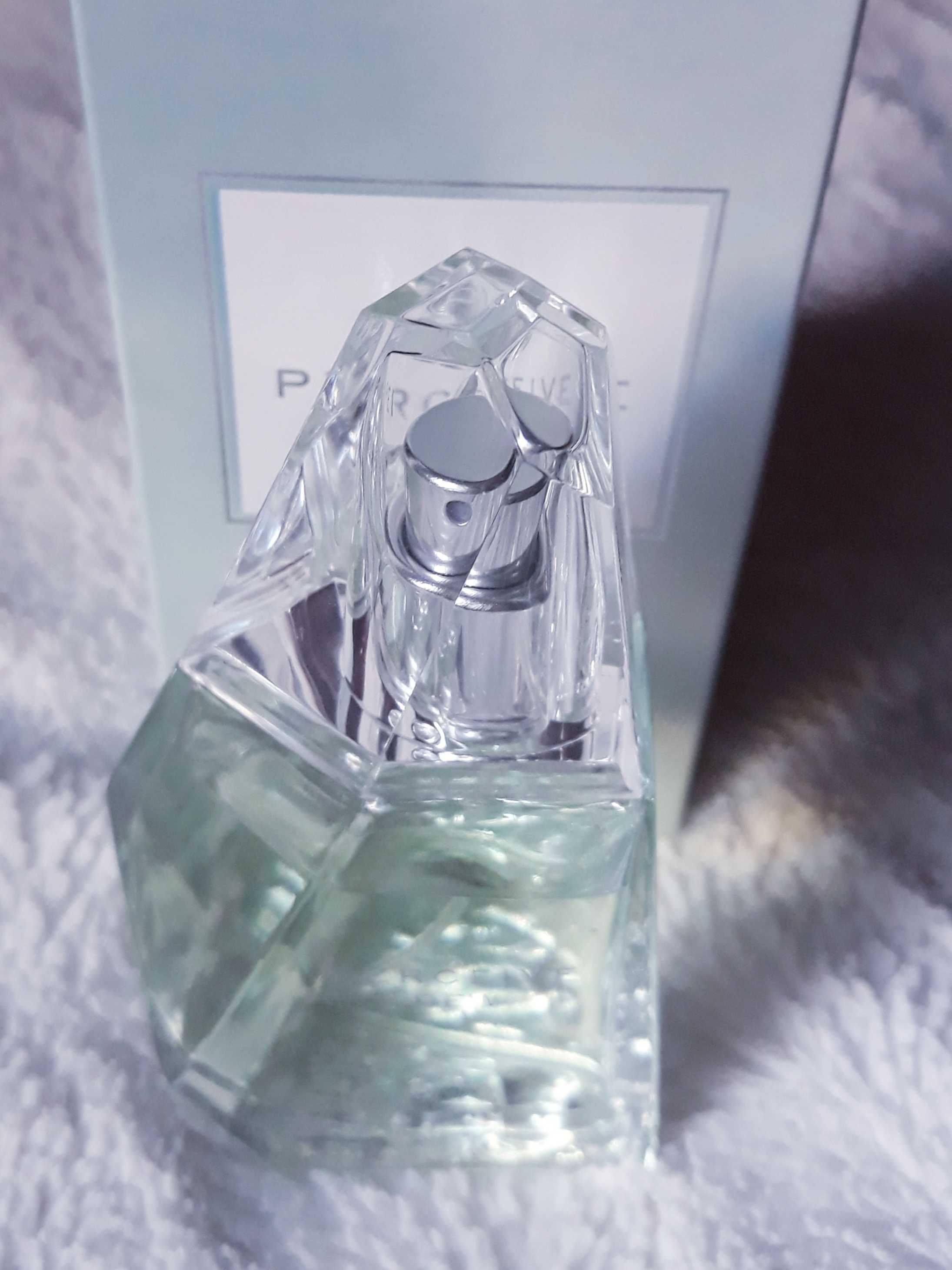 Тоалетна вода Percieve Dew на Avon