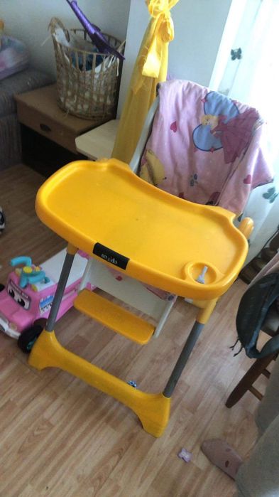 Vând scăunel de masă bebe