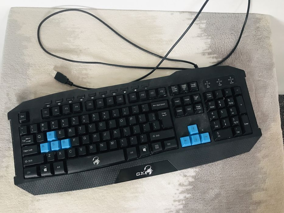 Vand tastatura gaming