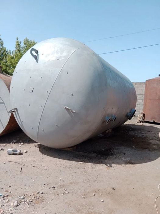 ЦИСТЕРНА ёмкосьти 20 25 тонн эмаль.