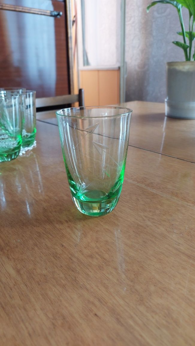 Продам  стаканы из чешского стекла.