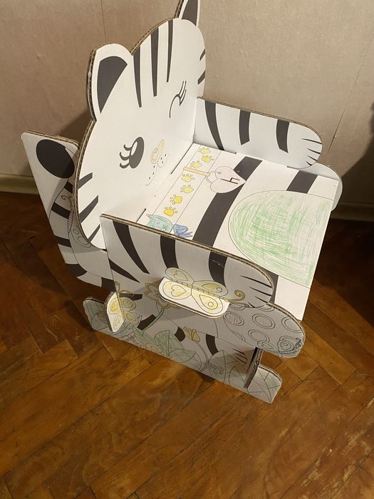 Килимче за игра,сглобяема къщ и картонен сглобяем стол