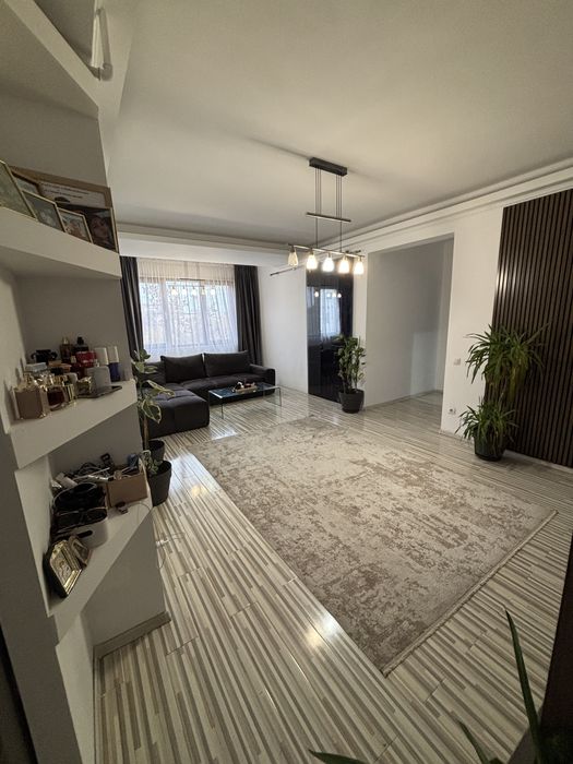 Apartament de vanzare Crangasi / Regie