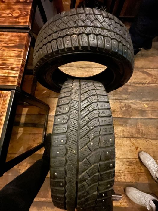 Зимние шины в идеальном состоянии 215/55 R17