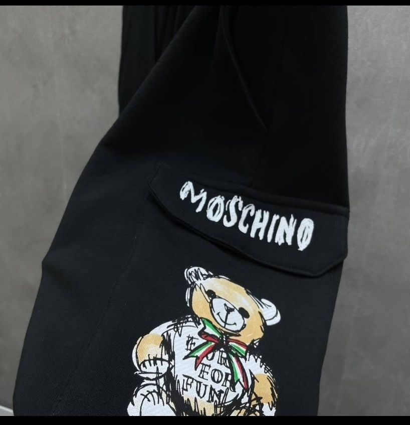 Екипи Moschino Couture