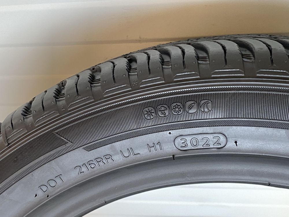 2бр всесезонни гуми 225/45/17/Hankook kinergy  4S2/dot3022/7.5мм грайп