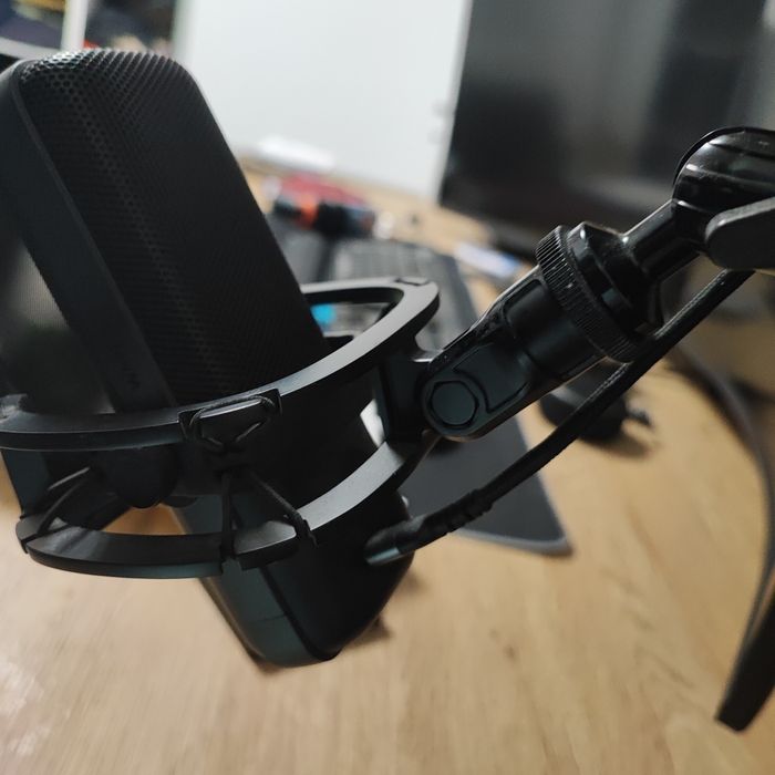 Microfon Elgato Wave 3 + Pop Filter+ Shock Mount + Brat Microfon