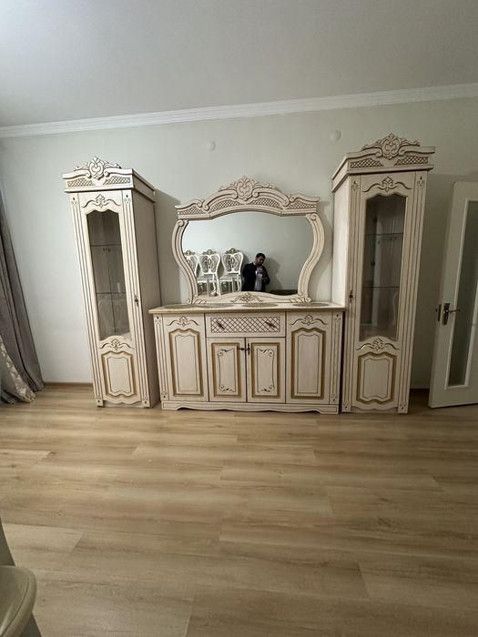 Мебел сотилади срочна  камот ва 12 та стул стол