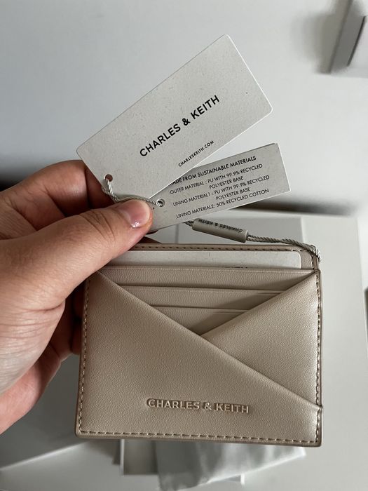 Продам картхолдер Charles & Keith