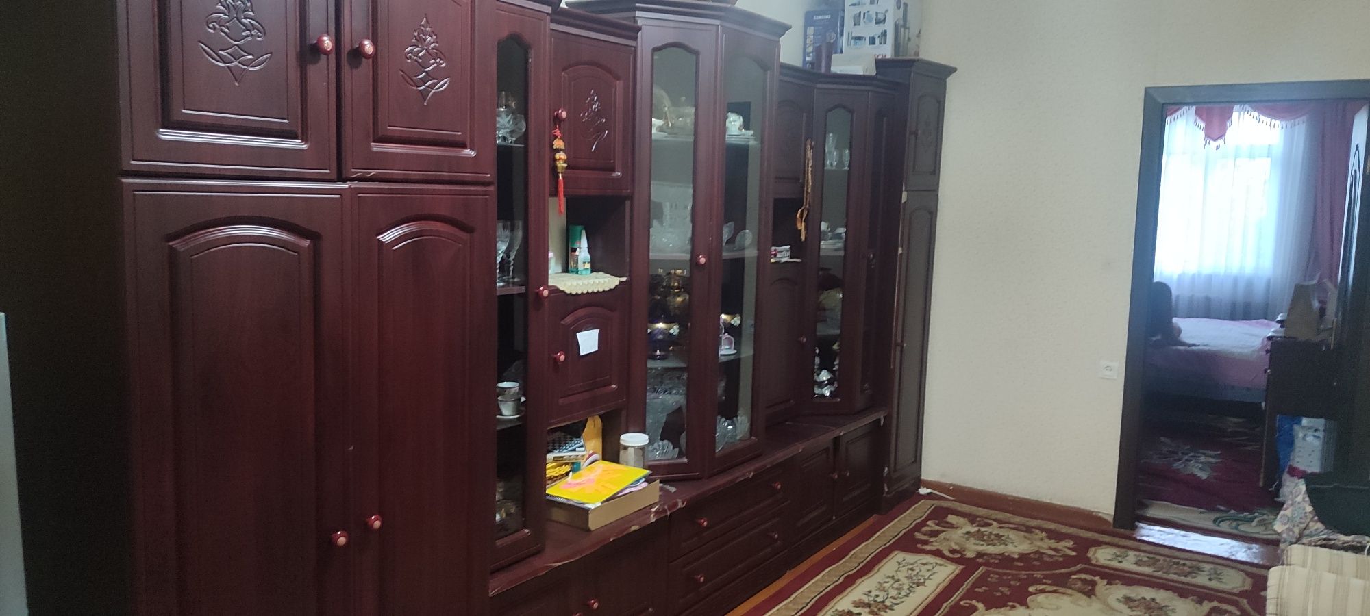 Срочно продам.Стенка сотаман нархи келишилади