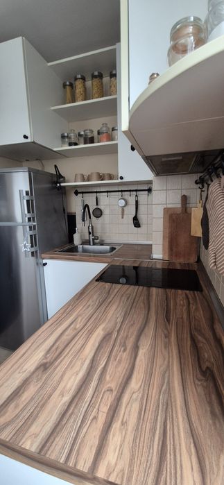 Кухня с мивка , котлони и аспиратор