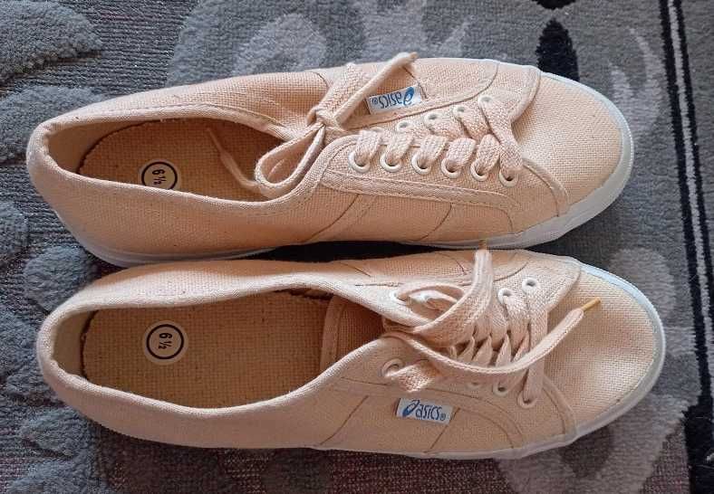 Оригинални дамски кецове Asics