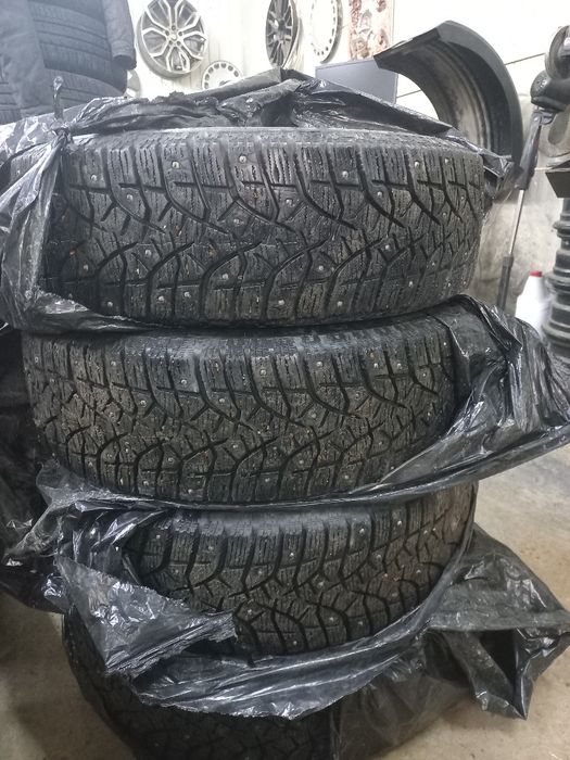 Продам зимнюю резину р15 Bridgestone комплект