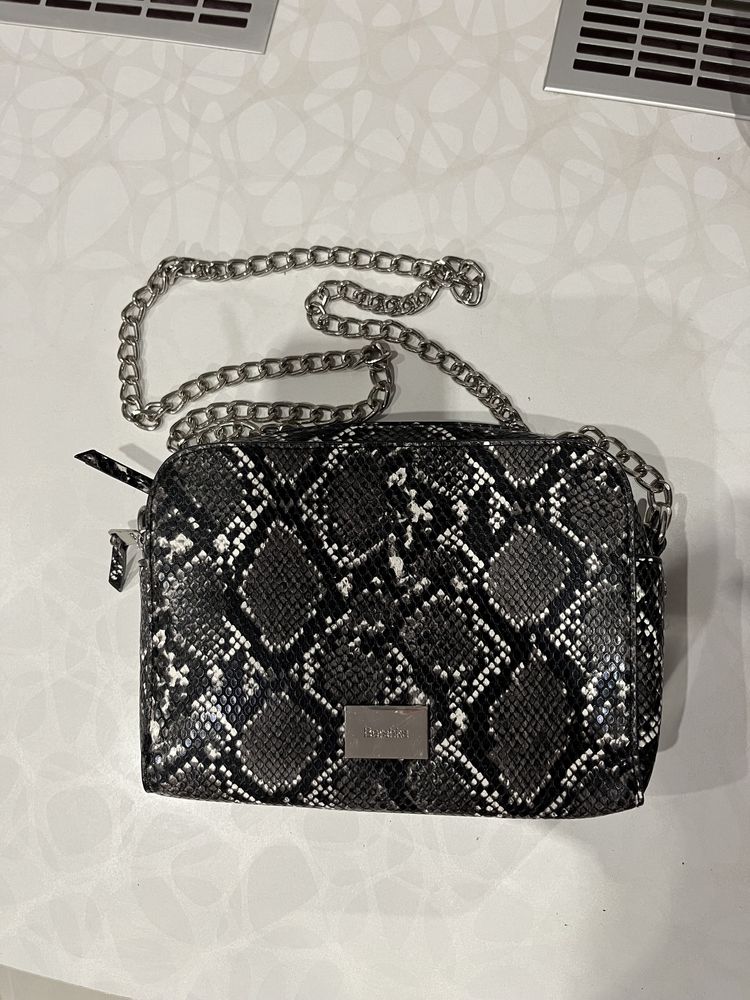 Чанта Bershka с животински принт